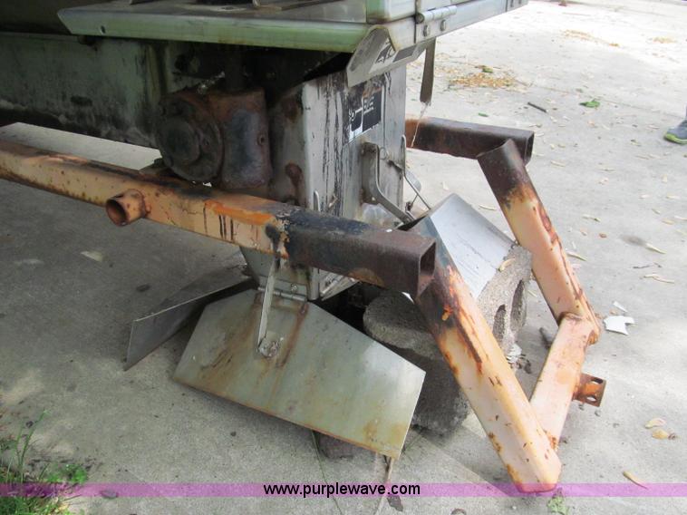 image for item F5059 Henderson stainless steel salt/sand spreader