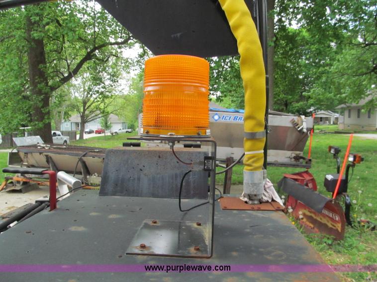 image for item F5061 2002 Cimline Magma 230 crack filler trailer