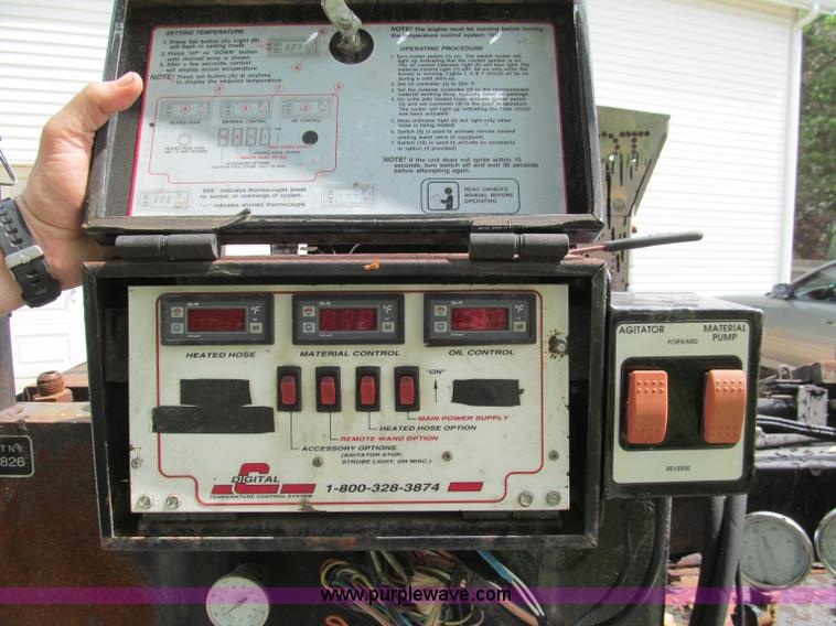 image for item F5062 2002 Cimline Magma 230 crack filler trailer