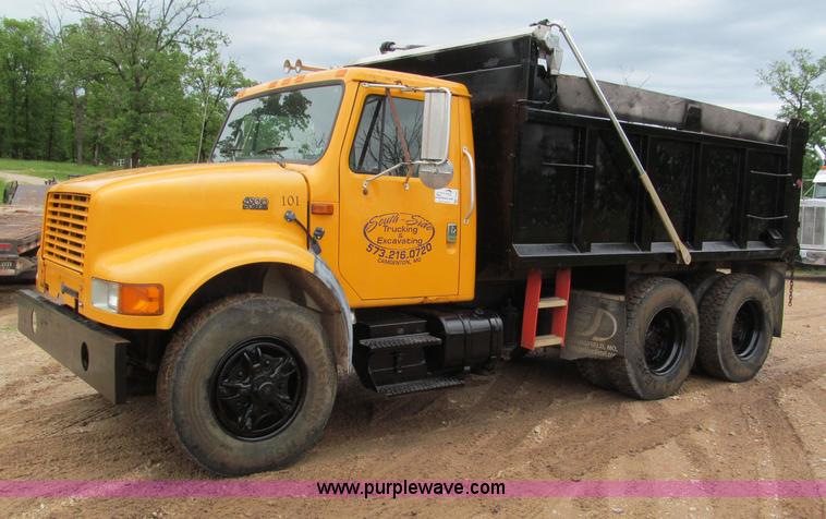 image for item F5067 1995 International 4900 dump truck