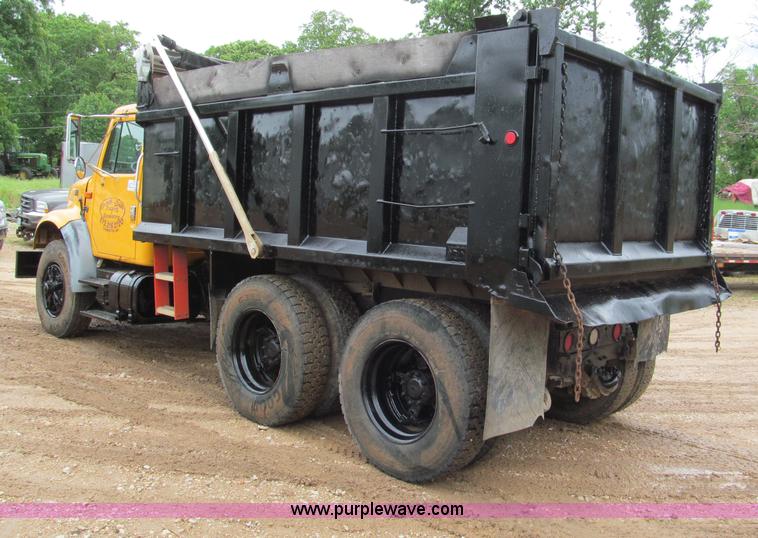 image for item F5067 1995 International 4900 dump truck