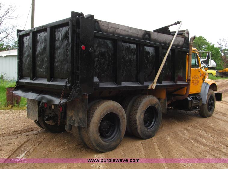 image for item F5067 1995 International 4900 dump truck