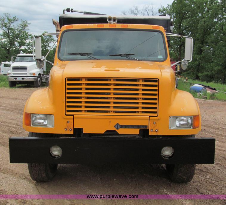 image for item F5067 1995 International 4900 dump truck