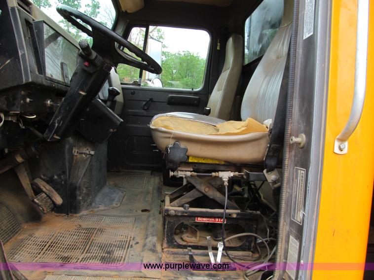 image for item F5067 1995 International 4900 dump truck