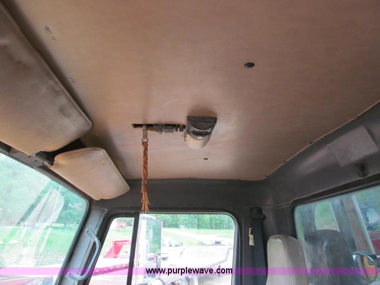 image for item F5067 1995 International 4900 dump truck