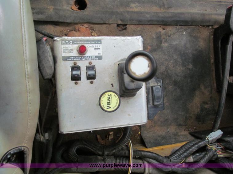 image for item F5067 1995 International 4900 dump truck