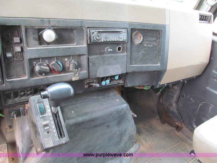 image for item F5067 1995 International 4900 dump truck