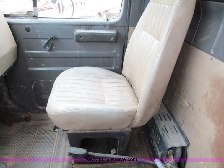 image for item F5067 1995 International 4900 dump truck