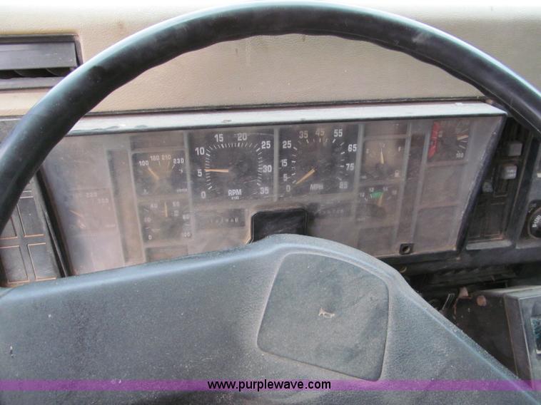 image for item F5067 1995 International 4900 dump truck