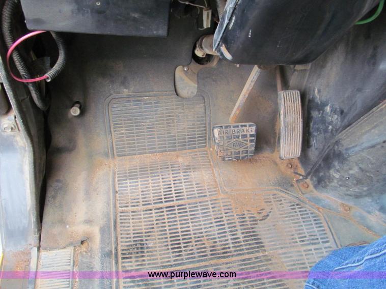 image for item F5067 1995 International 4900 dump truck