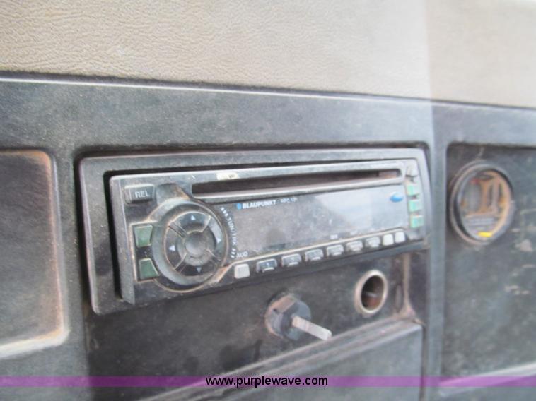 image for item F5067 1995 International 4900 dump truck