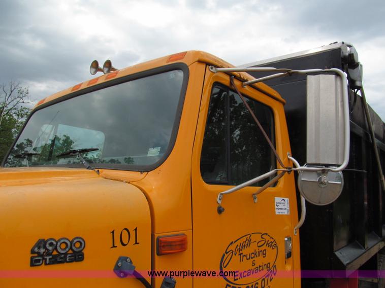 image for item F5067 1995 International 4900 dump truck
