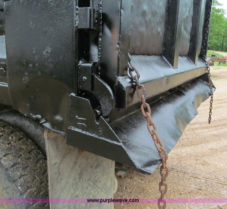 image for item F5067 1995 International 4900 dump truck