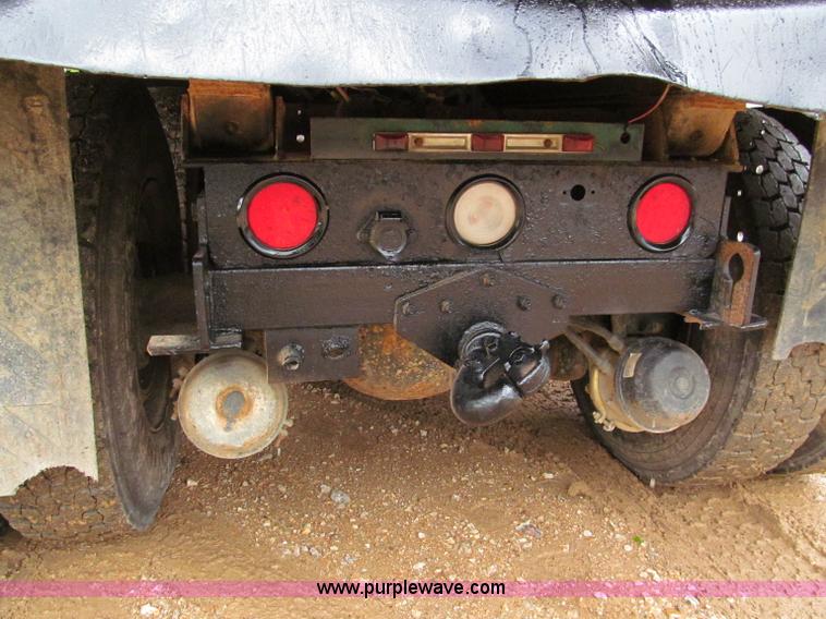 image for item F5067 1995 International 4900 dump truck