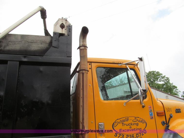 image for item F5067 1995 International 4900 dump truck