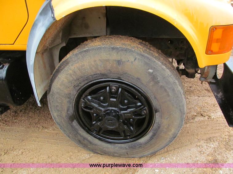 image for item F5067 1995 International 4900 dump truck