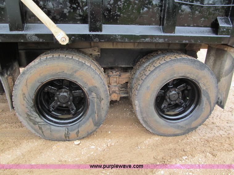 image for item F5067 1995 International 4900 dump truck