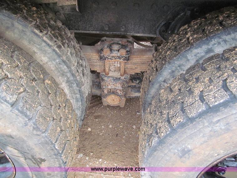 image for item F5067 1995 International 4900 dump truck