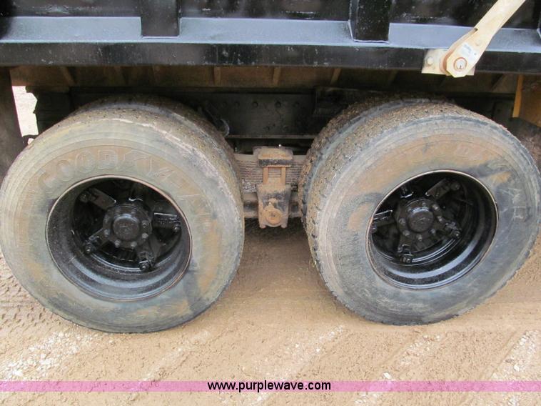 image for item F5067 1995 International 4900 dump truck
