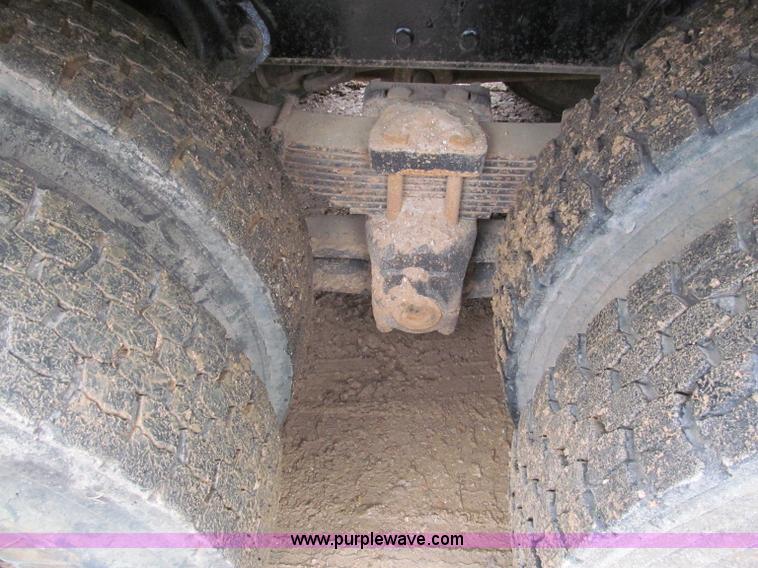 image for item F5067 1995 International 4900 dump truck