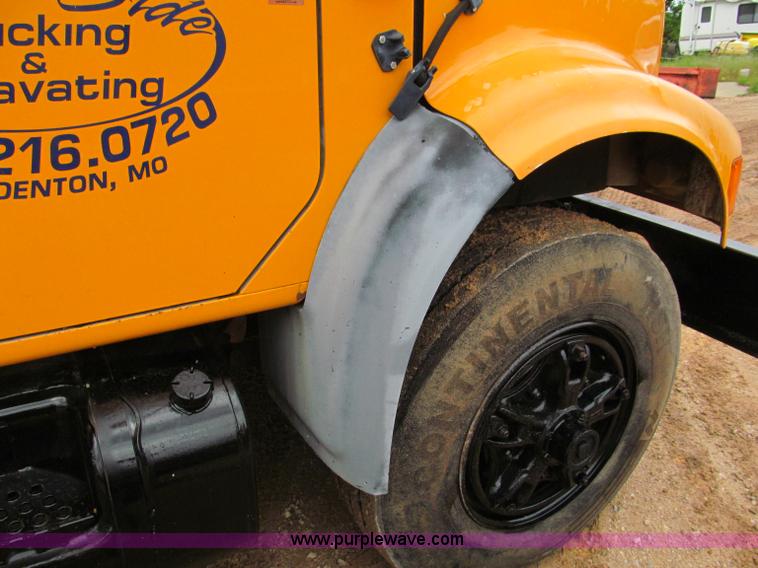 image for item F5067 1995 International 4900 dump truck