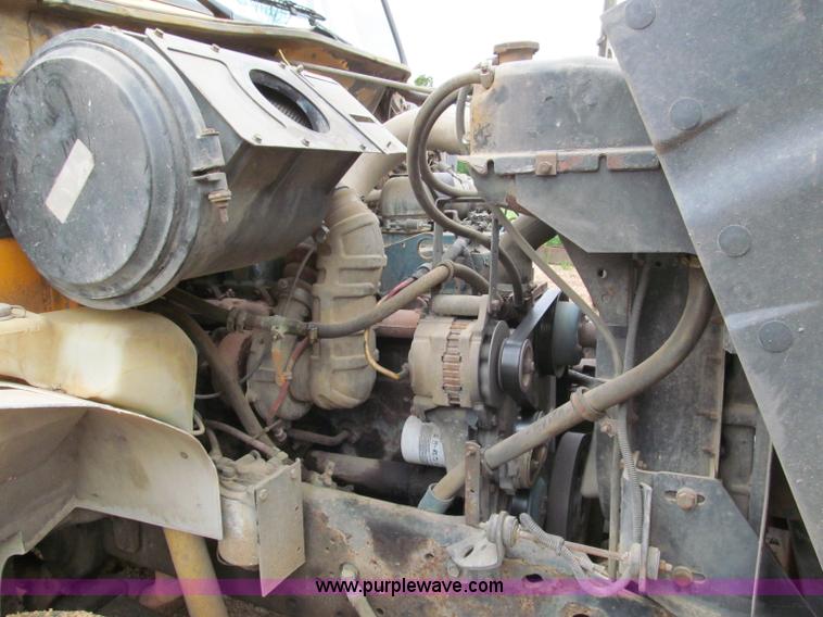 image for item F5067 1995 International 4900 dump truck