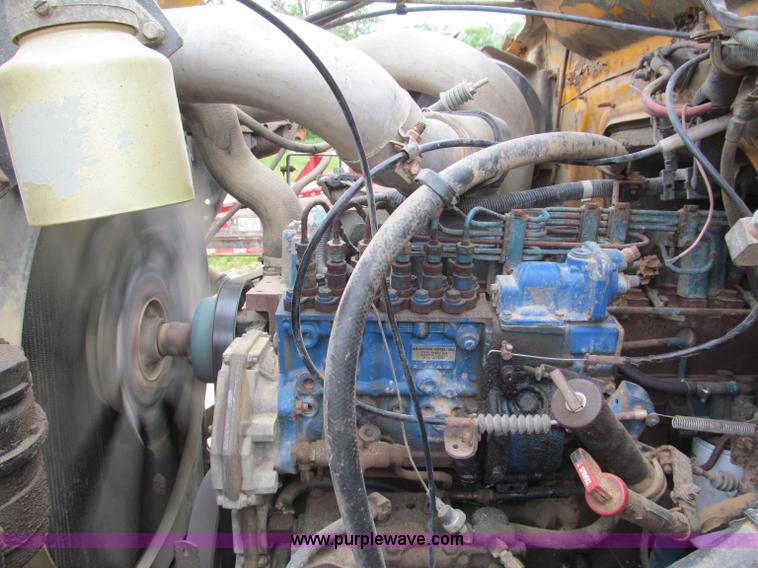 image for item F5067 1995 International 4900 dump truck