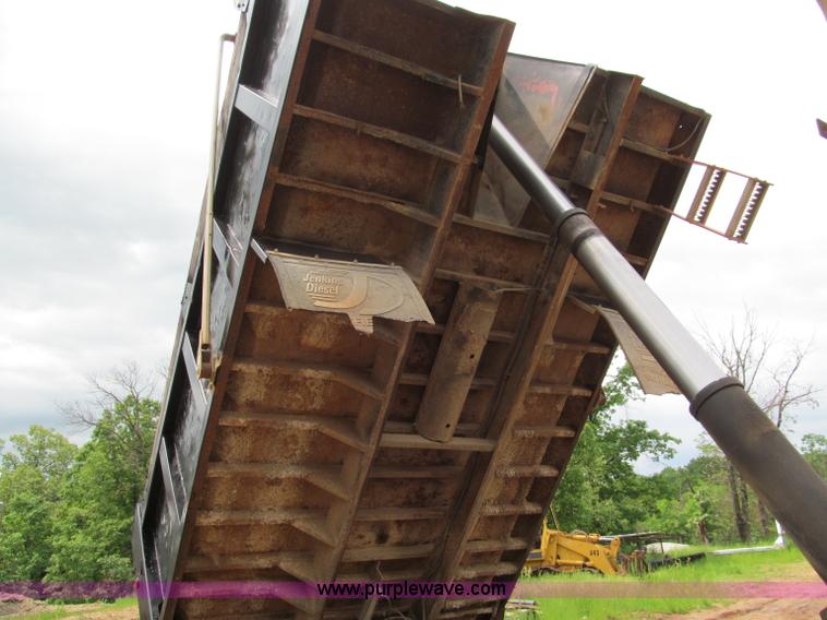 image for item F5067 1995 International 4900 dump truck