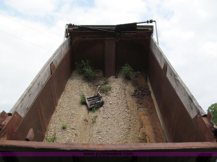 image for item F5067 1995 International 4900 dump truck