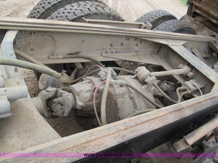 image for item F5067 1995 International 4900 dump truck