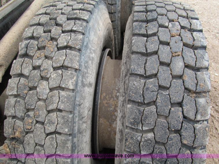 image for item F5067 1995 International 4900 dump truck