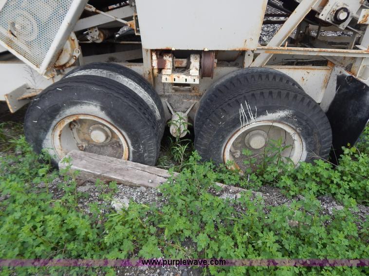 image for item G3197 Cedarapids portable roller bearing jaw rock crusher