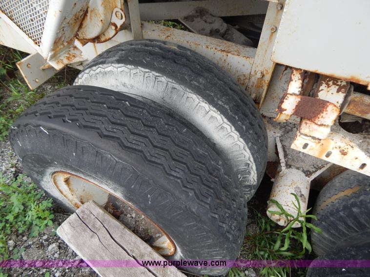 image for item G3197 Cedarapids portable roller bearing jaw rock crusher