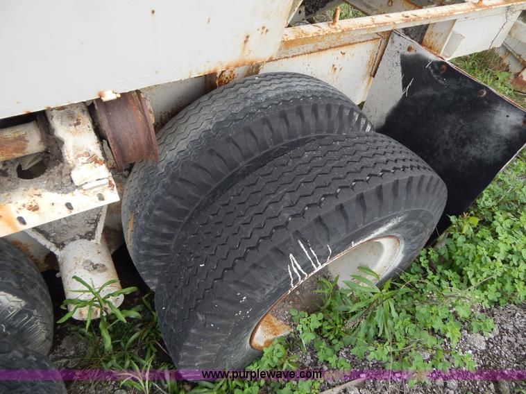 image for item G3197 Cedarapids portable roller bearing jaw rock crusher