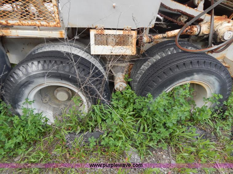 image for item G3197 Cedarapids portable roller bearing jaw rock crusher