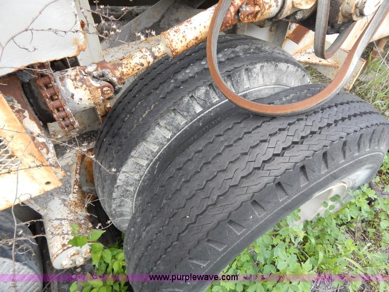 image for item G3197 Cedarapids portable roller bearing jaw rock crusher