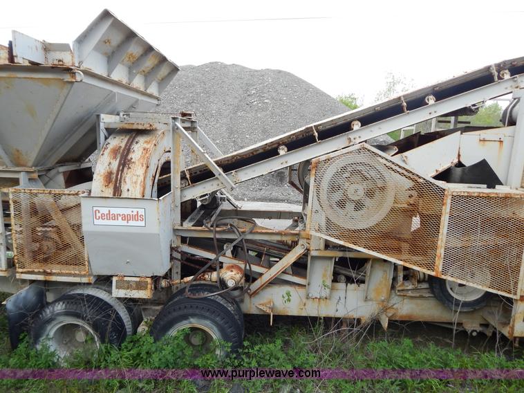 image for item G3197 Cedarapids portable roller bearing jaw rock crusher