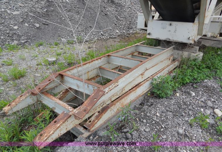 image for item G3197 Cedarapids portable roller bearing jaw rock crusher