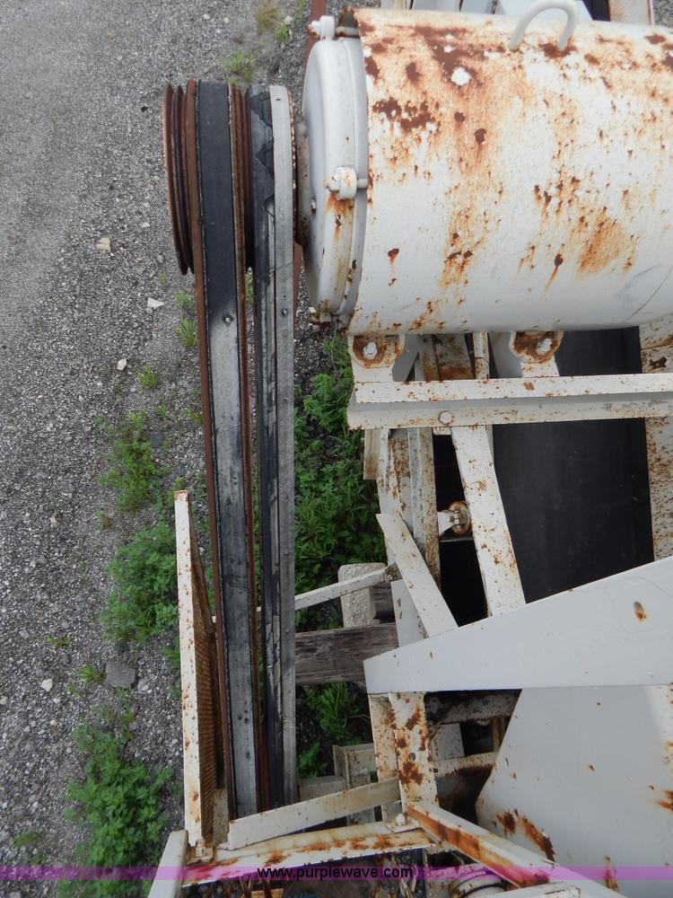 image for item G3197 Cedarapids portable roller bearing jaw rock crusher