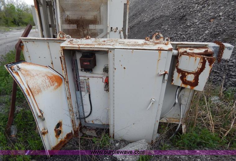 image for item G3197 Cedarapids portable roller bearing jaw rock crusher