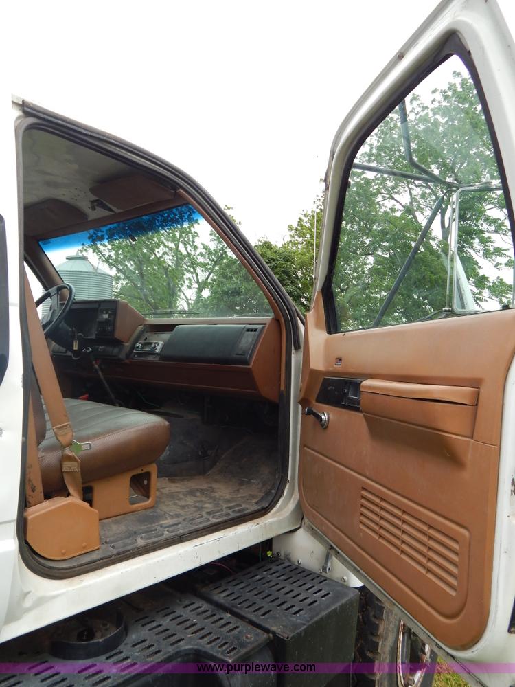 image for item G3207 1991 GMC TopKick dump truck