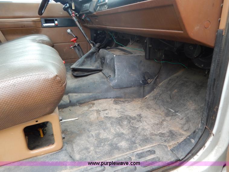 image for item G3207 1991 GMC TopKick dump truck