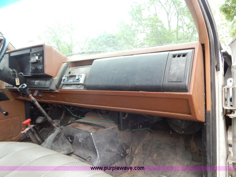 image for item G3207 1991 GMC TopKick dump truck