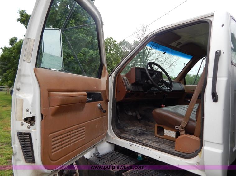 image for item G3207 1991 GMC TopKick dump truck