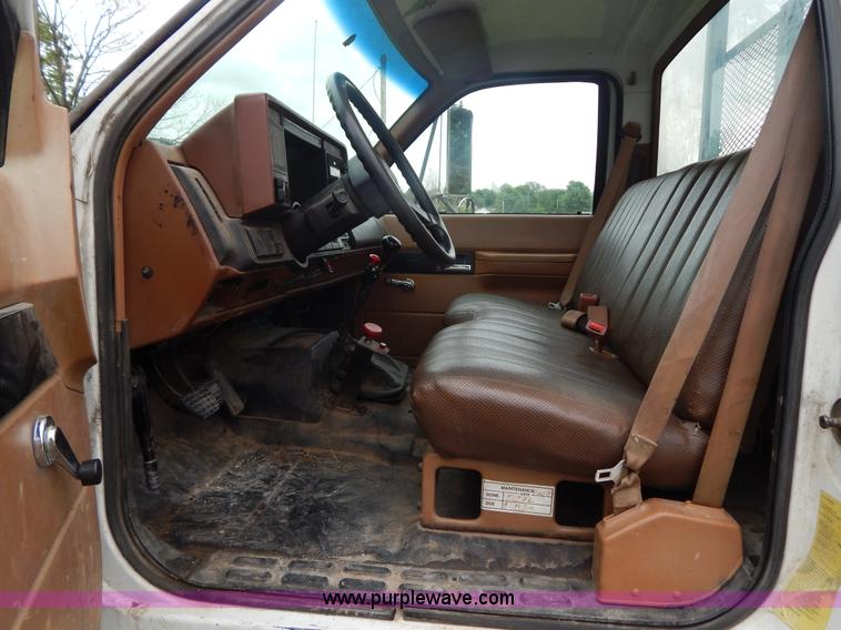 image for item G3207 1991 GMC TopKick dump truck