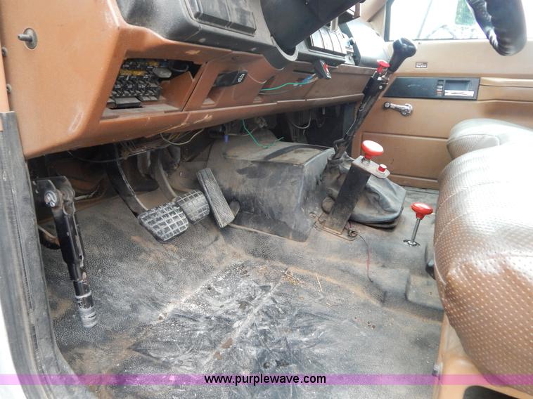 image for item G3207 1991 GMC TopKick dump truck