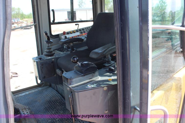 image for item G5271 2005 John Deere 655C track loader