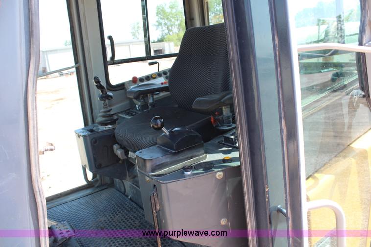 image for item G5272 2005 John Deere 655C track loader