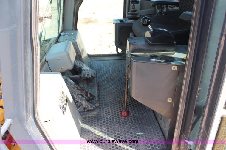 image for item G5272 2005 John Deere 655C track loader