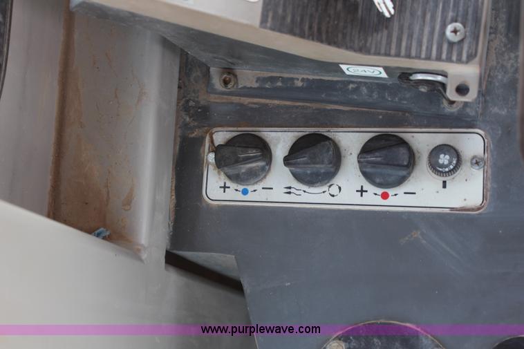 image for item G5272 2005 John Deere 655C track loader